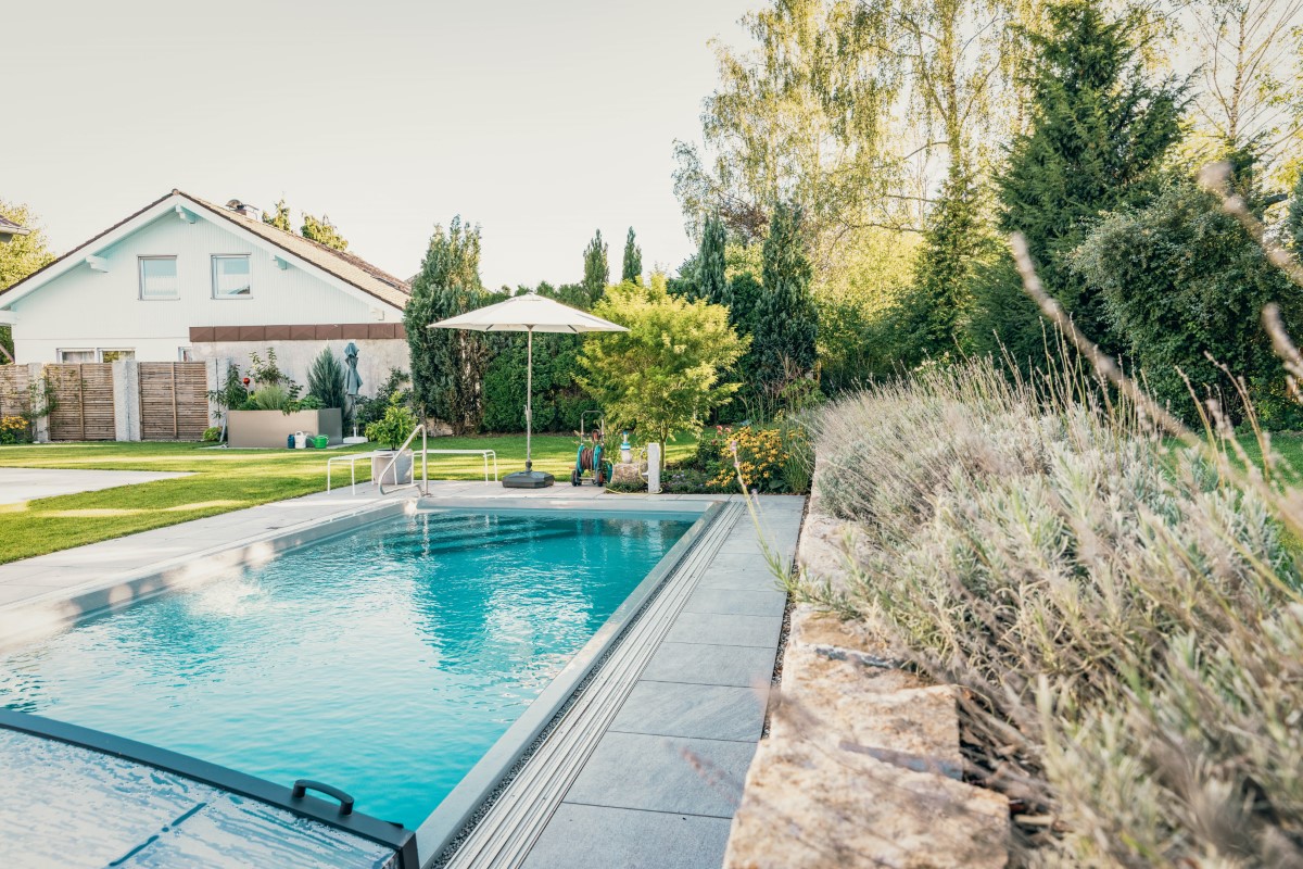 Klassischer Pool - Garten- und Landschaftsbau Gschwend