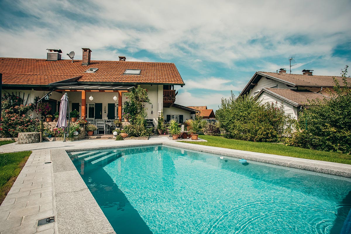 Klassischer Pool - Garten- und Landschaftsbau Gschwend