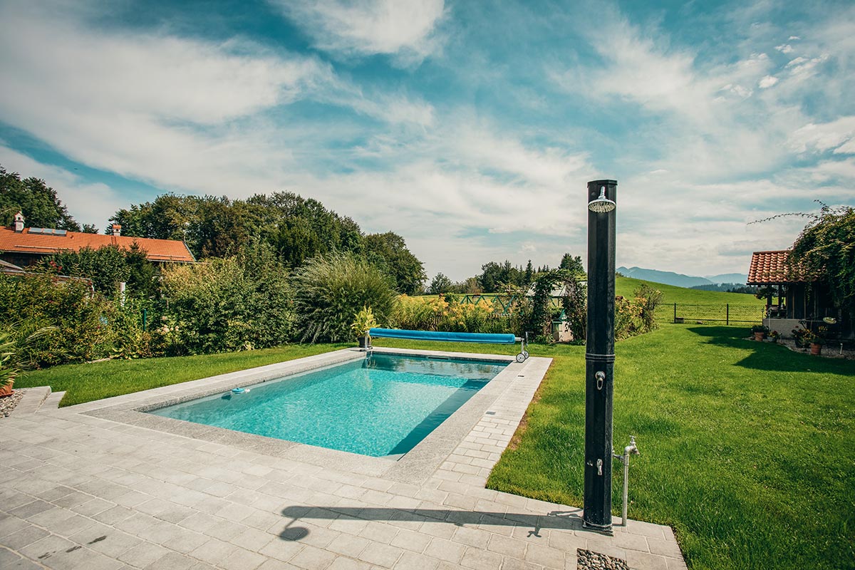 Klassischer Pool - Garten- und Landschaftsbau Gschwend