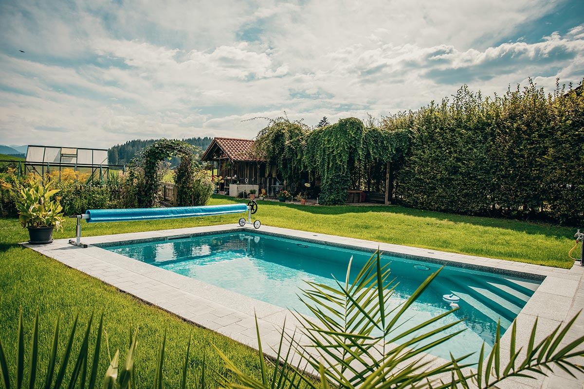 Klassischer Pool - Garten- und Landschaftsbau Gschwend