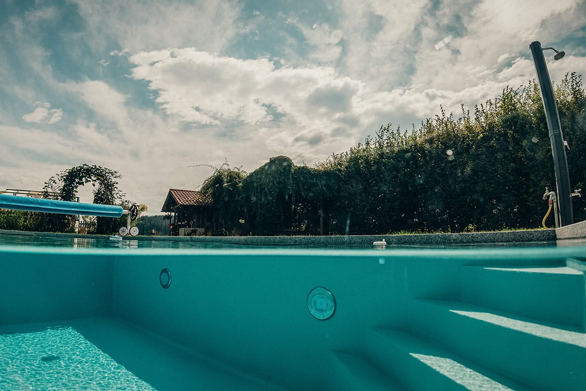 Klassischer Pool - Garten- und Landschaftsbau Gschwend